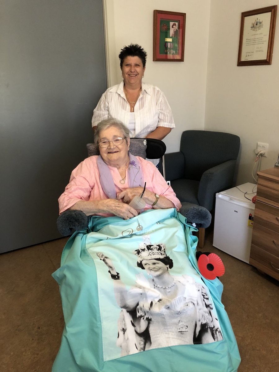 SalUPTON's tweet image. Lovely day with Mum down the beach front. @cindyhague and Sue two of my UK 🇬🇧 #wentworth fans bought my mum the tea towel from Buckingham Palace and my friend Tracey sowed it together to make her a blanket and she loves it 💜 #anothermemory #mum #love #happybirthday #happiness