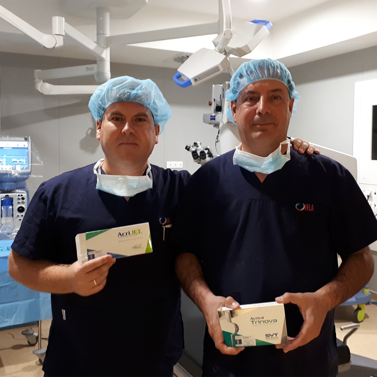 oftaltech's tweet photo. El Dr. Juan Manuel Palomares, en el Hospital la Inmaculada de Granada ha implantado una Lente Trifocal Sinusoidal Acriva Trinova. Durante la cirugía ha manifestado que la implantación de la lente ha sido fácil y el desplegado de la misma ha sido bueno. #OftalTech https://t.co/xYTvk6W2nU