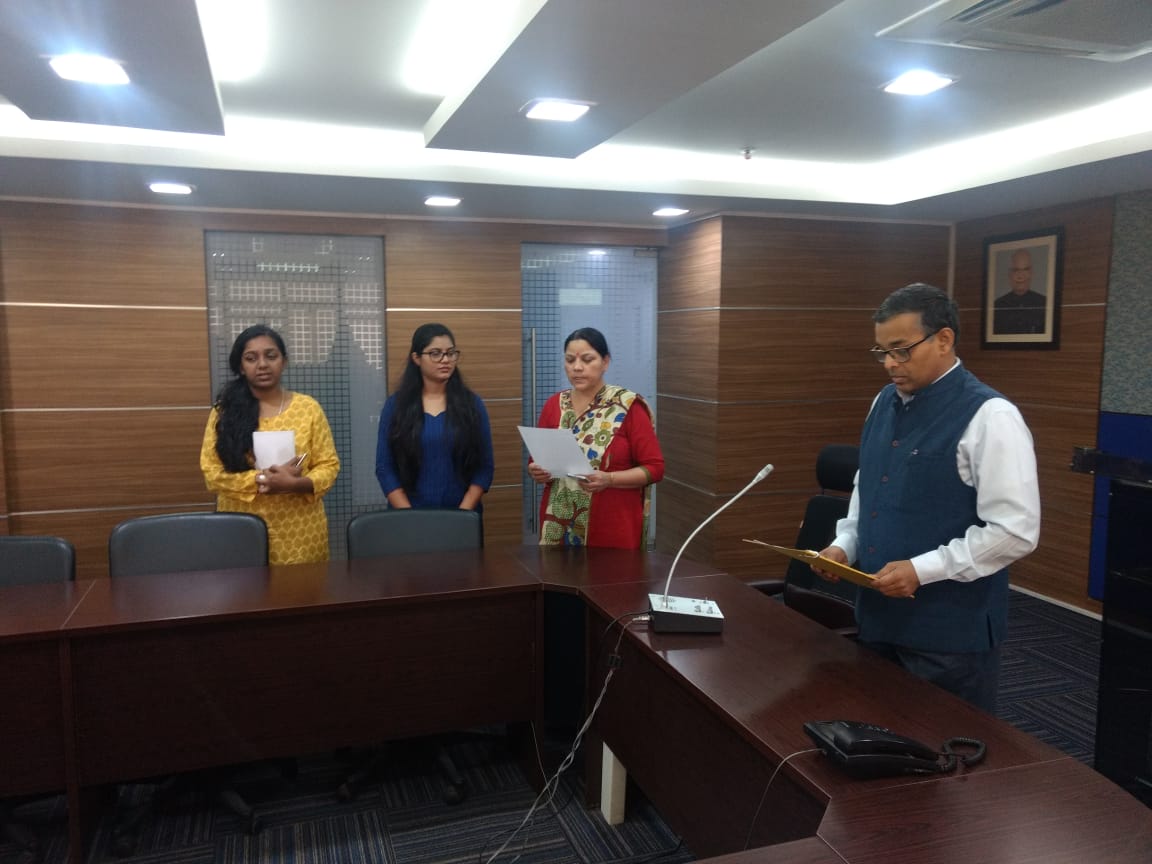 MIB_India's tweet image. Shri K Satish Nambudiripad, ADG, New Media Wing and Electronic Media Monitoring Centre, @MIB_India administering #PledgeforUnity on the occasion of #RashtriyaEktaDiwas in New Delhi