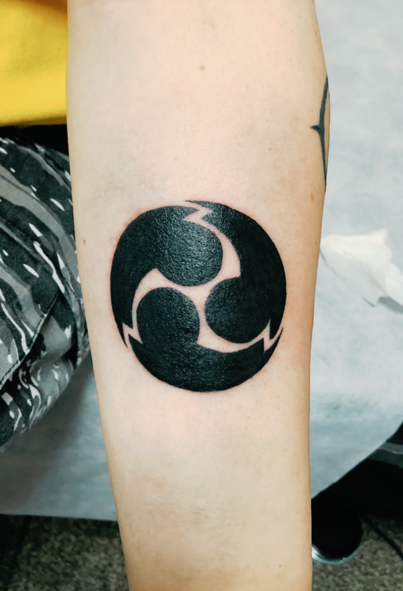 Twitter 上的 Tattooer Kagura ライズスリータイズ٩ ๑ ᴗ ๑ ۶ タトゥー 刺青 Tattoo 三つ巴 料金の相談などちょっとした事でもよろしいのでお気軽にｄｍお願い致しますm M T Co 81yxzndeyh Twitter