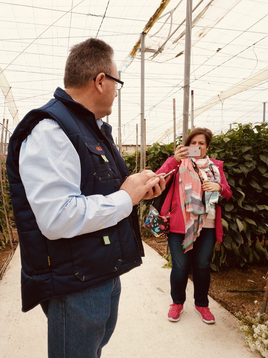 agatares's tweet photo. Cuando estás haciendo una foto... Y el cliente te hace otra a ti 😂😂🙈
Nos encantan las ágatar coberturas!! https://t.co/KgRNTFDNZ8