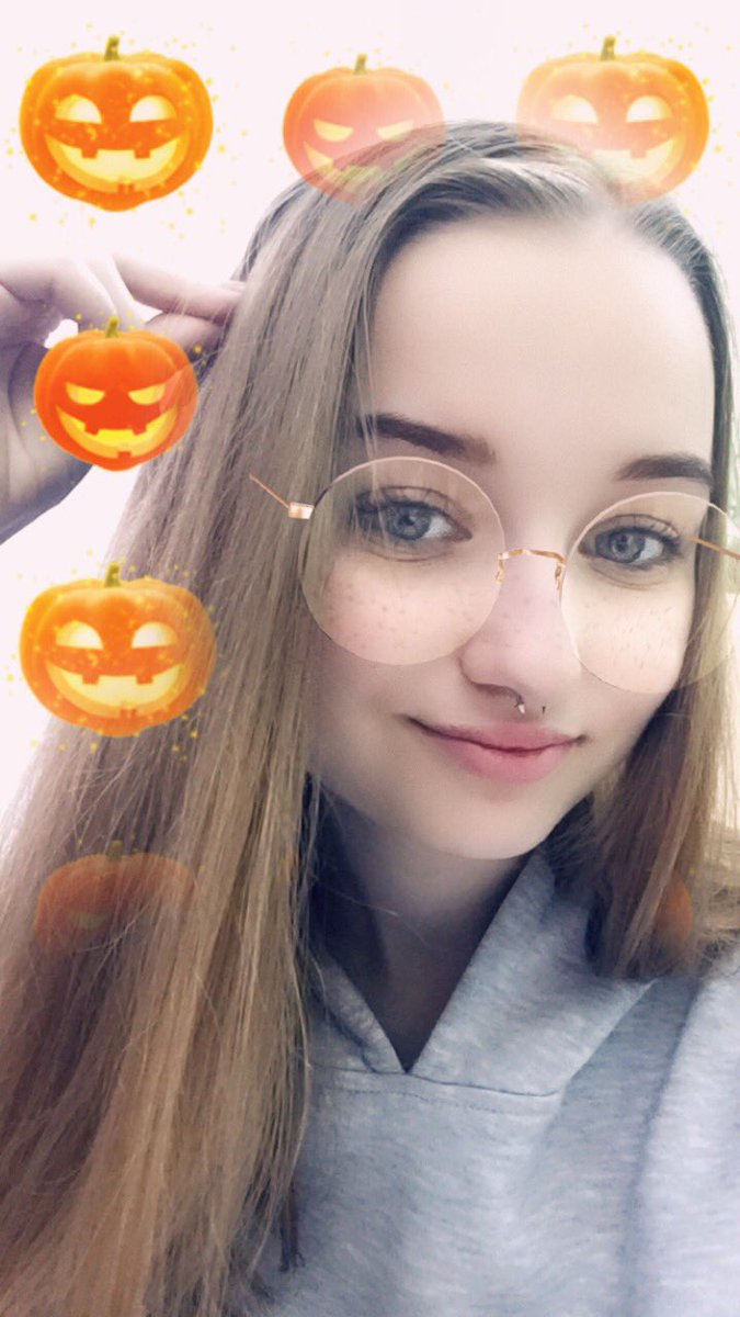 Sashahi11's tweet photo. Happy Halloween, мышки🦇🎃 
Как будете отмечать? https://t.co/RucrMKFylA
