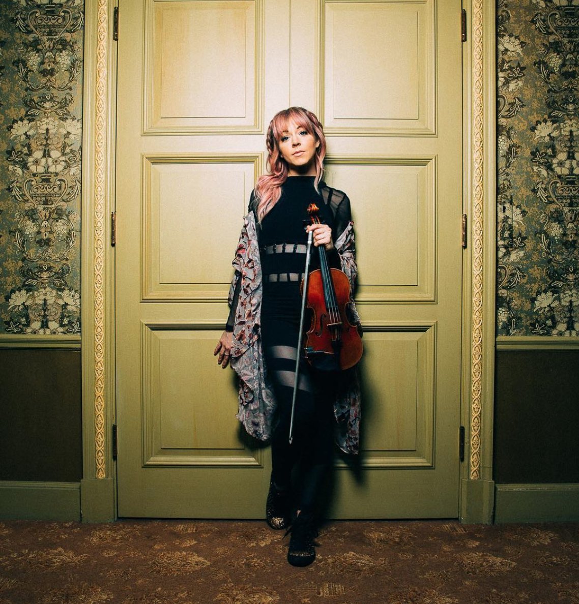 LindseyStirling's tweet image. “I used to sneak out of my house to go to parties, now I sneak out of parties to go to my house” -unknown #relateble
📸 by @nickonken