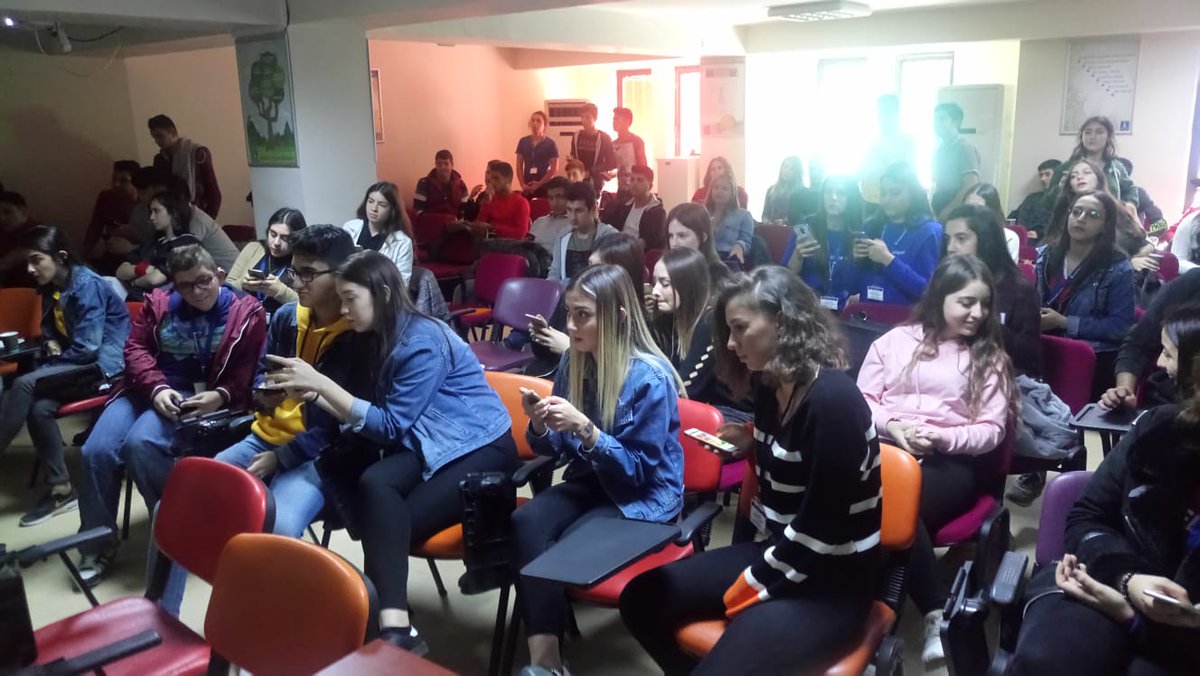 eurodesktr's tweet photo. İzmir Büyükşehir Belediyesi Hibe Programları Şube Md. tarafindan, #TimetoMove2018 kapsamında Belediye bünyesinde çeşitli birimlerde stajyerlik yapan 17-23 yaş arası gençlere yönelik @Eurodesk ve Avrupa Fırsatları Bilgilendirme Toplantısı düzenlendi.
@ulusalajans https://t.co/uWWugTA7tP