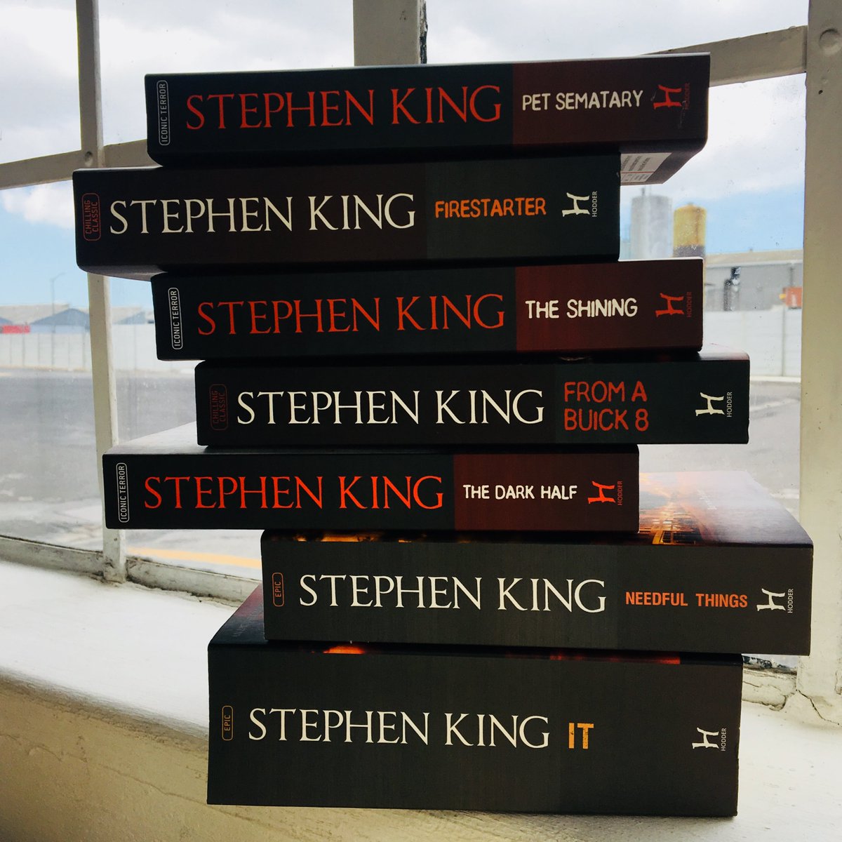 Bargain Books tweet media