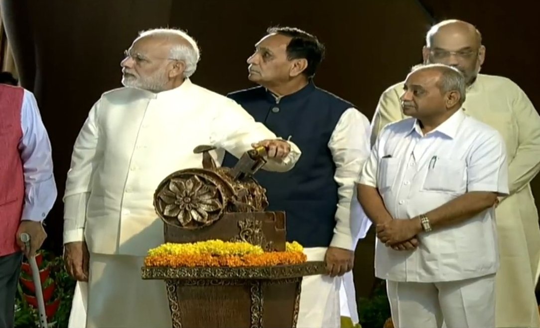 Yet another moment of pride for India as we witness the unveiling of #WorldsTallestStatue - the #StatueOfUnity.  May our Unity be as towering as this marvel of architecture, a tribute to the hugely popular social leader #SardarVallabhbhaiPatel.