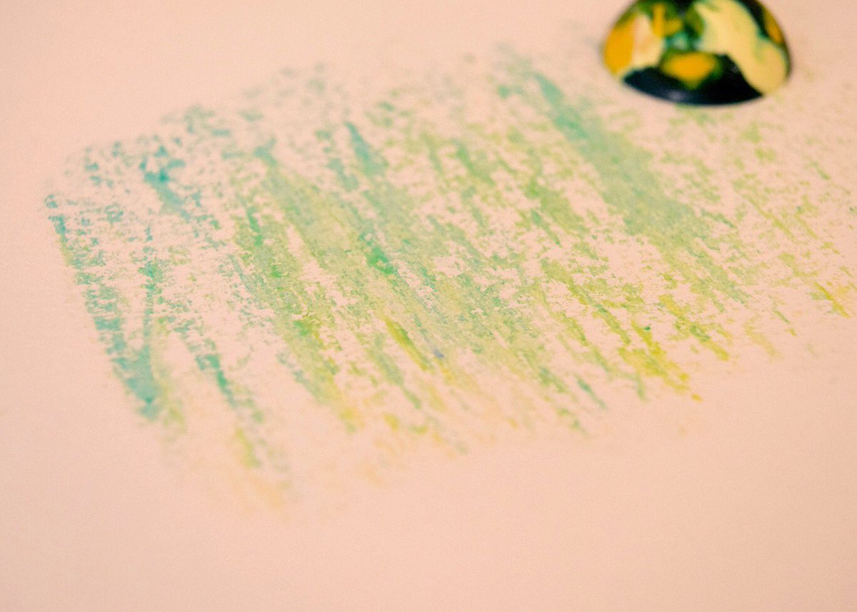kazarior's tweet photo. こちらもクレヨンです！擦り付けるようにして広い面の描画にお使いいただけます🗒✨
混色してオリジナルの色を製作しておりますので、すべてが違う色です。こちらもぜひお確かめください！ https://t.co/LsnTzOfeC1