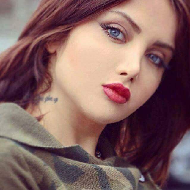 هناك من يتعامل مع القلب على انه قلب 
وهناك من يتعامل معه كأنه جوهره
وهناك من يراك مجردا
وهناك من يراك قيمة القيمه
وهناك من يرى دمعاتك ملح وماء
وهناك من يراها كارثه طبيعيه
وهناك من تحتمي به
وهناك ومن يدفعك من اعلى
#جنون_السلطان
#الزهور_للدعم 
#دفئ_الخواطر
#بيت_القيثارة