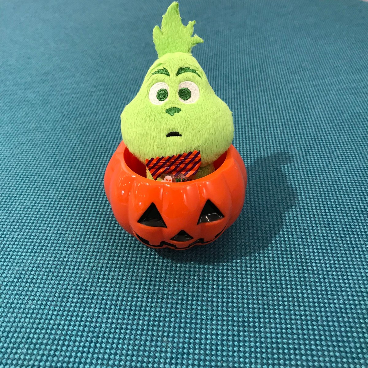 映画 グリンチ 公式アカウント この子の名前は グリンチ 友達も家族もいないから いつもひとりぼっち 今日もひとりぼっち Oo トリック オア トリート ハッピーハロウィン Happyhalloween 映画グリンチ