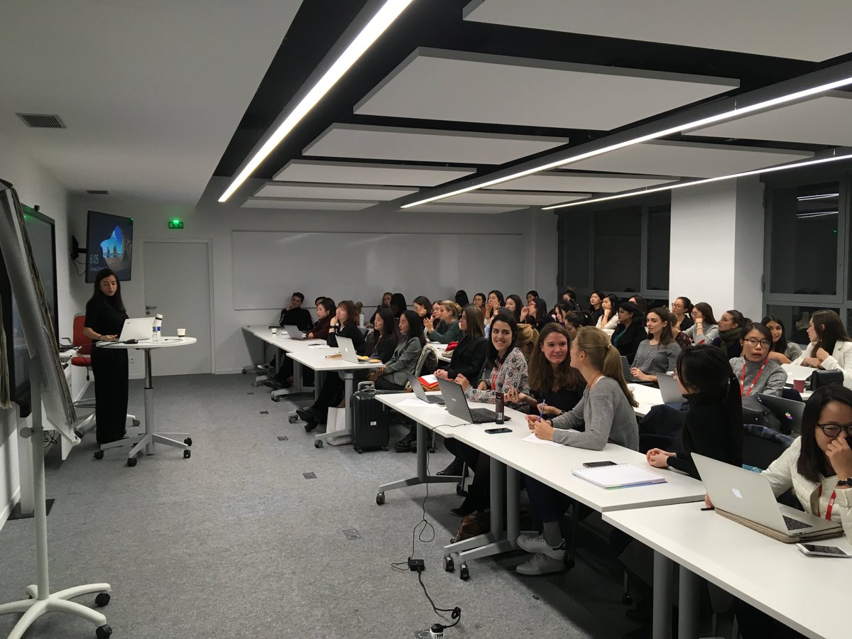 EMLYON's tweet photo. De beaux échanges sur le campus Paris ! Présentation des métiers du marketing avec Chloé Touchard (diplômée 2014), chef de projet @frBiothermHomme  &amp; présentation des recrutements par Marie Luisa Pulido Talent Acquisition &amp; Campus Manager @Loreal Luxe !
#earlymakers https://t.co/4yByPhtaBN