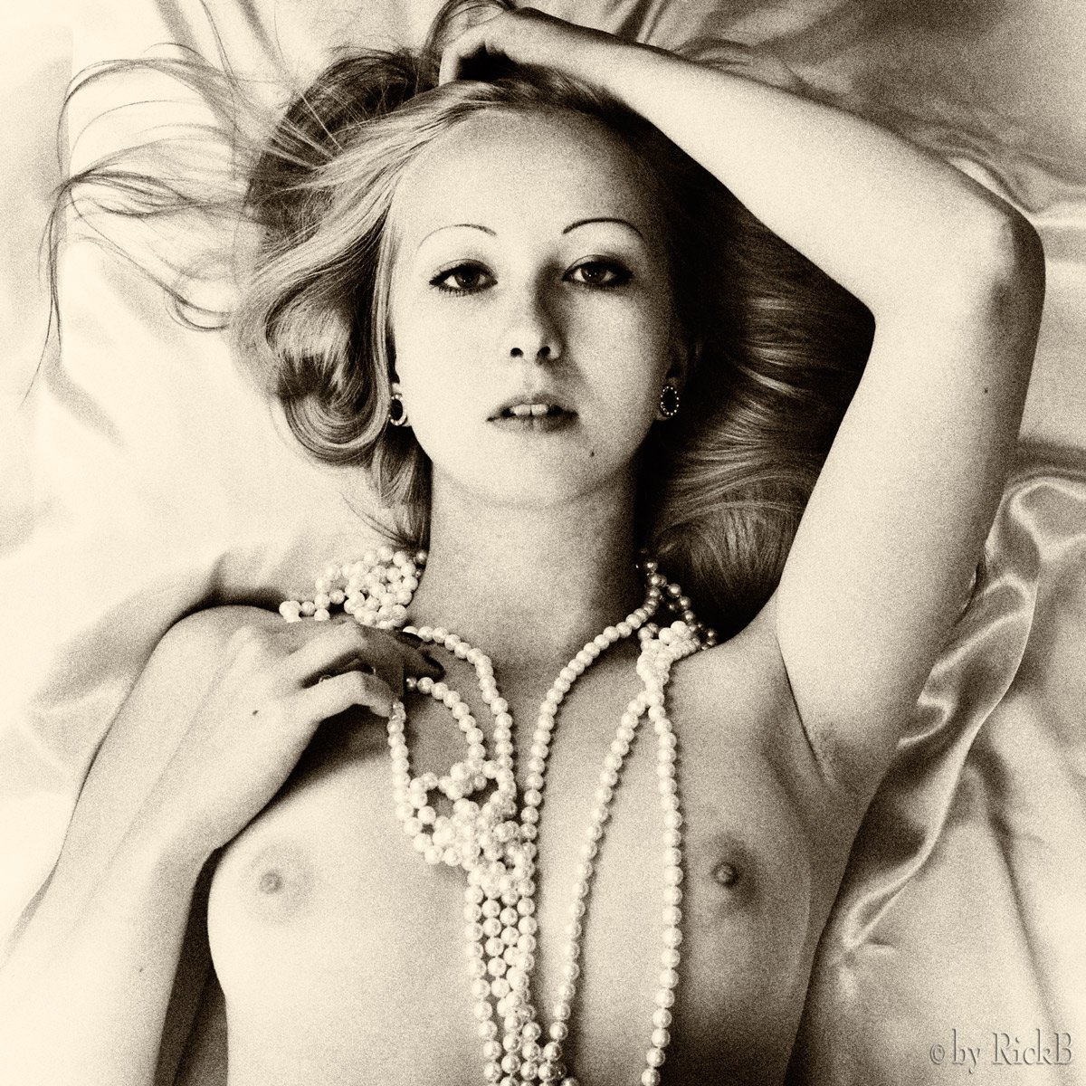 RickB500's tweet photo. Pearls

#akt #nude #naked #rickB #rickB500 #beauty #nudeart https://t.co/SLX0s1sjf4
