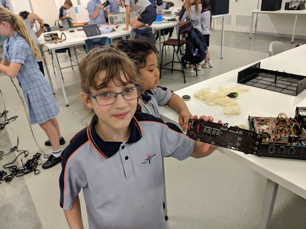 kadunstan's tweet photo. #CreationClub today was a #BreakerSpace What can we find out about technology by breaking it into pieces? We discovered how a digital display make numbers when the only digit showing is 8. We figured out why computers need fans. And so much more! 👩💻 #HCCtech #HCCEllenbrook https://t.co/VGoK107zNx