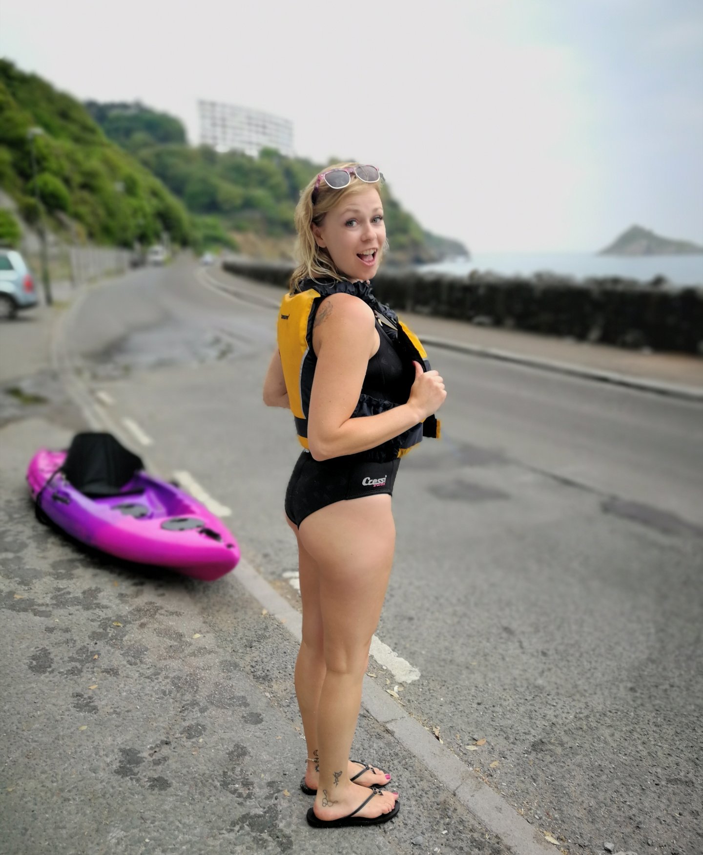 KinkySplash on X: Posing about in my #lifejacket before disaster strikes  lol! Fan of girls in life jackets? Link below to watch non #swimmer  struggle in #openwater 👇 t.coH36WFjEmMq 💦 Kinky splash