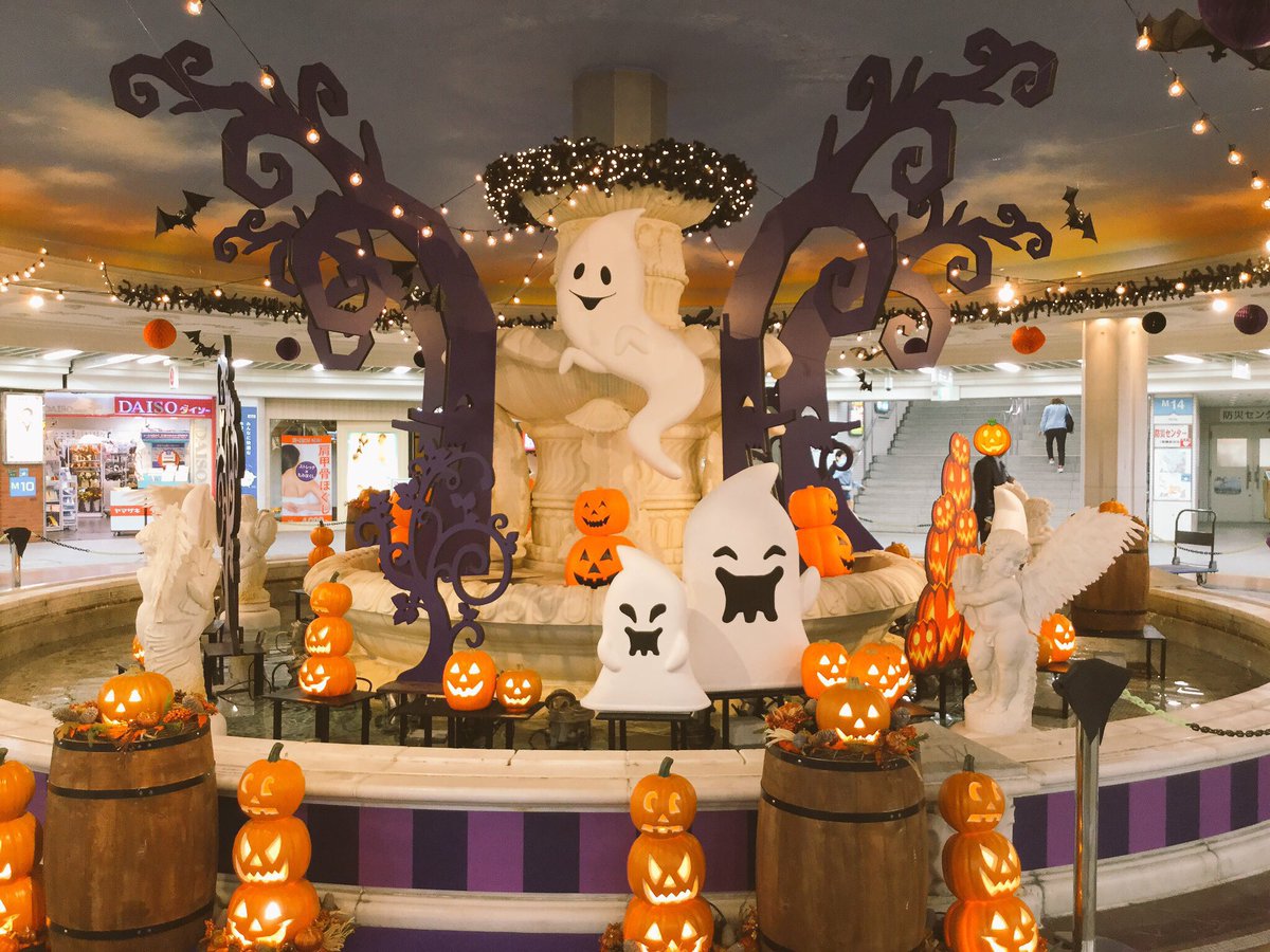 ホワイティうめだ 公式 Ar Twitter ハッピーハロウィン 立派な羽根の泉の天使や オバケたちと会えるのも今日限り みんな楽しい写真を撮ってってね T Co Kripk53fgx ホワイティハロウィン トリックオアトリート 泉の広場 ホワイティうめだ