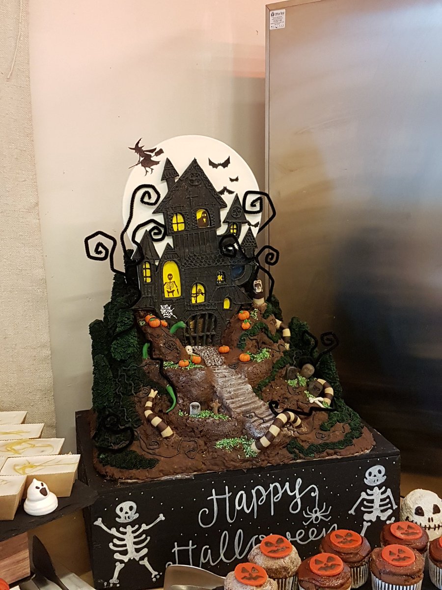 GeraldineMcCor2's tweet photo. Some great spooky treats await you at the National Theatre's Kitchen Café this week. #happyhalloween @NationalTheatre  @ntKitchen https://t.co/V6YqsxpyJW