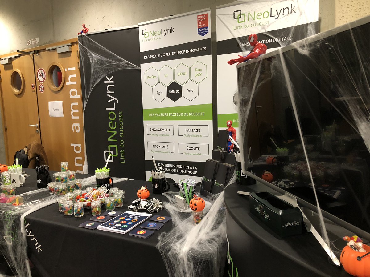 NeoLynk_'s tweet image. NeoLynk aux couleurs de #halloween pour le dernier jour du #scalaIO2018 @ScalaIO_FR #scalaIO