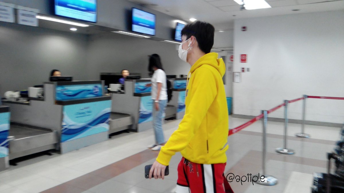 apiiple's tweet image. พี่เจี๋ยเหวยยยย เจอกันแล้วนะคะ ฮืออออ เซฟไฟลท์นะคะ ฮืออออ คือนิพพานไปแล้ว โคตรน่ารักเลยแงงงง ไม่มีรูปหน้าตรงเลยจ้าาา😂

#ZhuXingJie #朱星杰  #IdolProducer  #จูซิงเจี๋ย