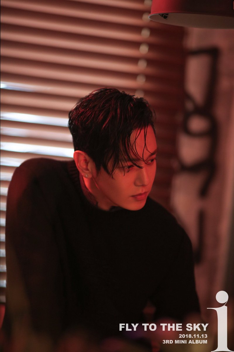H2_media's tweet photo. FLY TO THE SKY 3RD MINI ALBUM　[ I ]　Teaser Image - Hwanhee ver. (01)
💥💥💥 2018.11.13 💥💥💥

#플라이투더스카이 #FLYTOTHESKY #환희 #Hwanhee #I #아이 #미니3집 #19주년 https://t.co/0p2d8q3IGq