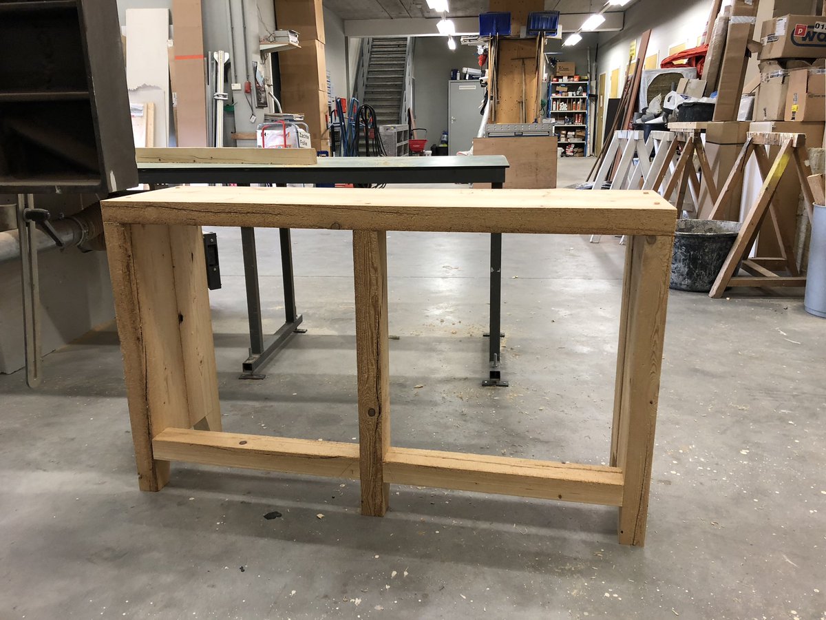 Meubels uit oude gebinten. Binnenkort te zien in onze winkel in #TenPost <a href="/VanWijnenGroep/">Van Wijnen</a> <a href="/urgenda/">@urgenda.bsky.social</a> <a href="/toekomstgrunn/">Toekomstbestendig wonen in Groningen</a> <a href="/QuakeShield_/">QuakeShield</a>