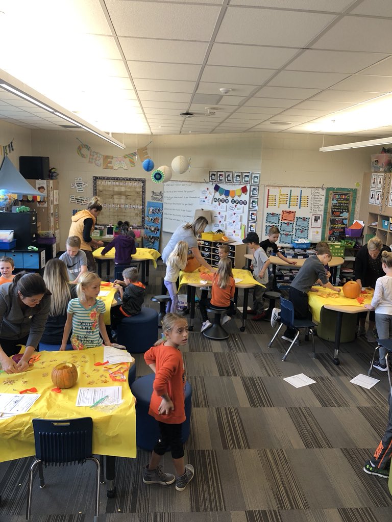 Halloween fun with a pumpkin math activity! #engagecommunity #buildwse