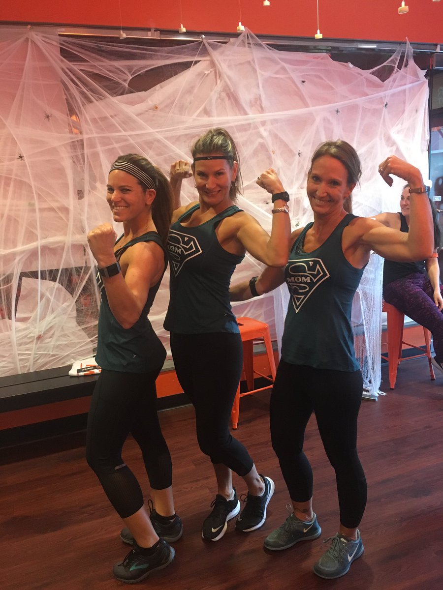 kimfort12's tweet image. Twin Day @orangetheory , Carrollwood!! #day7hellweek #supermoms #OTFHellWeek 💀💪🏻🍊
