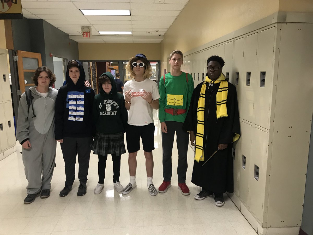 DSJActivities's tweet photo. Halloween comes to @DeSmetJesuitHS!! https://t.co/9Gx7WemMwV
