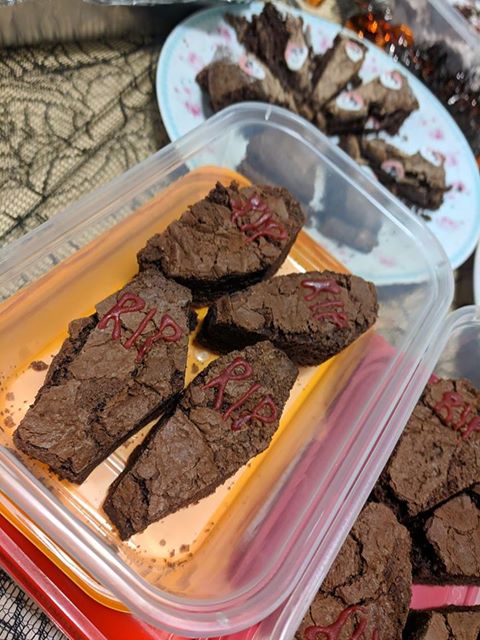 WadeMacDon's tweet photo. Happy Halloween! 🎃 The team at Wade Macdonald whipped up some treats to enjoy today in aid of @Kidney_Research 💜 Here are the results!

#halloween #kidneyresearch #fundraiser #bakesale #frightforgood #food https://t.co/0eyaR6pe2F