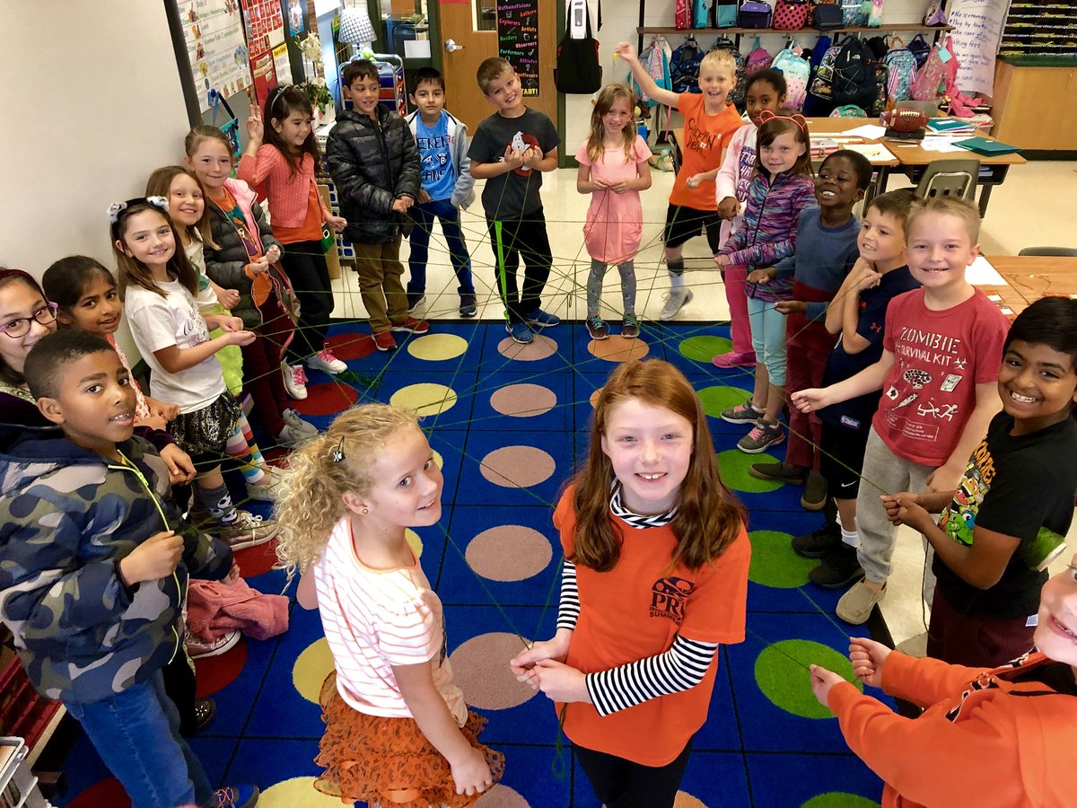 Cardinal chattin’ on this fine Halloween morning with a ‘spider-web’ greeting &amp; a discussion about connectedness; our actions affect others even if we don’t mean for them to. #choosekindness <a href="/SeldensLanding/">seldens.landing.es</a> #SEL19 #LCPS19