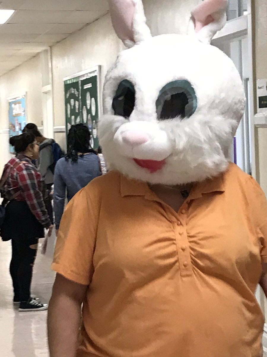 EObester's tweet image. It’s Halloween and spirits are soaring! #CreepyFun #gotimberwolves!@fcpsnews