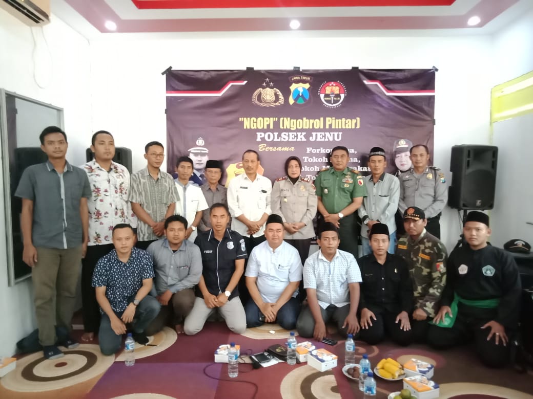 AgukMilanisti48's tweet photo. Acara NGOPI (Ngobrol Pintar) POLSEK JENU- di Desa Beji, kecamatan Jenu, kabupaten Tuban.

[©2018 October 31]
.
.
#Jenu #tubanjawatimur #tuban #Wednesday #Rabu #october #oktober #2018 #sharepict https://t.co/iNBNlzKrJE
