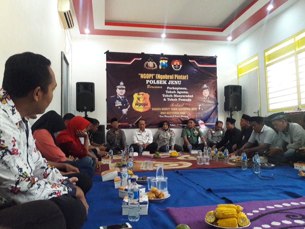 AgukMilanisti48's tweet photo. Acara NGOPI (Ngobrol Pintar) POLSEK JENU- di Desa Beji, kecamatan Jenu, kabupaten Tuban.

[©2018 October 31]
.
.
#Jenu #tubanjawatimur #tuban #Wednesday #Rabu #october #oktober #2018 #sharepict https://t.co/iNBNlzKrJE