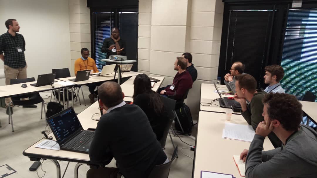 Billet_Express's tweet photo. Workshop sur les ressources au service des  #Transports et #Mobilités dans les pays en développement #GTFS 
#GeOnG2018 #BkoPolicyHack2018 
#Startups https://t.co/gEGyPv4luf
