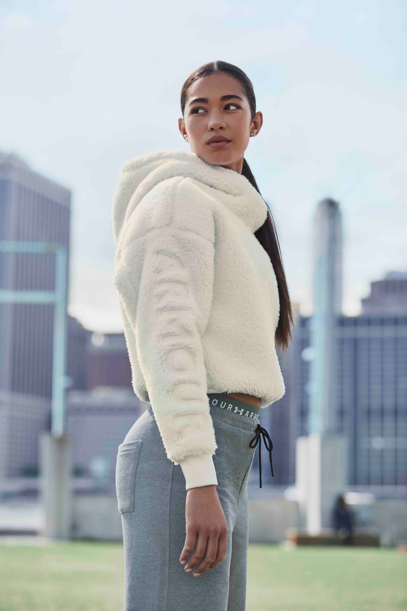 Under Armour News on X Your softest sweatshirt is also your warmest jacket this fall winter season. Check out the Be Seen women s and men s Sherpa Swacket available 11 2 along with other unmatched