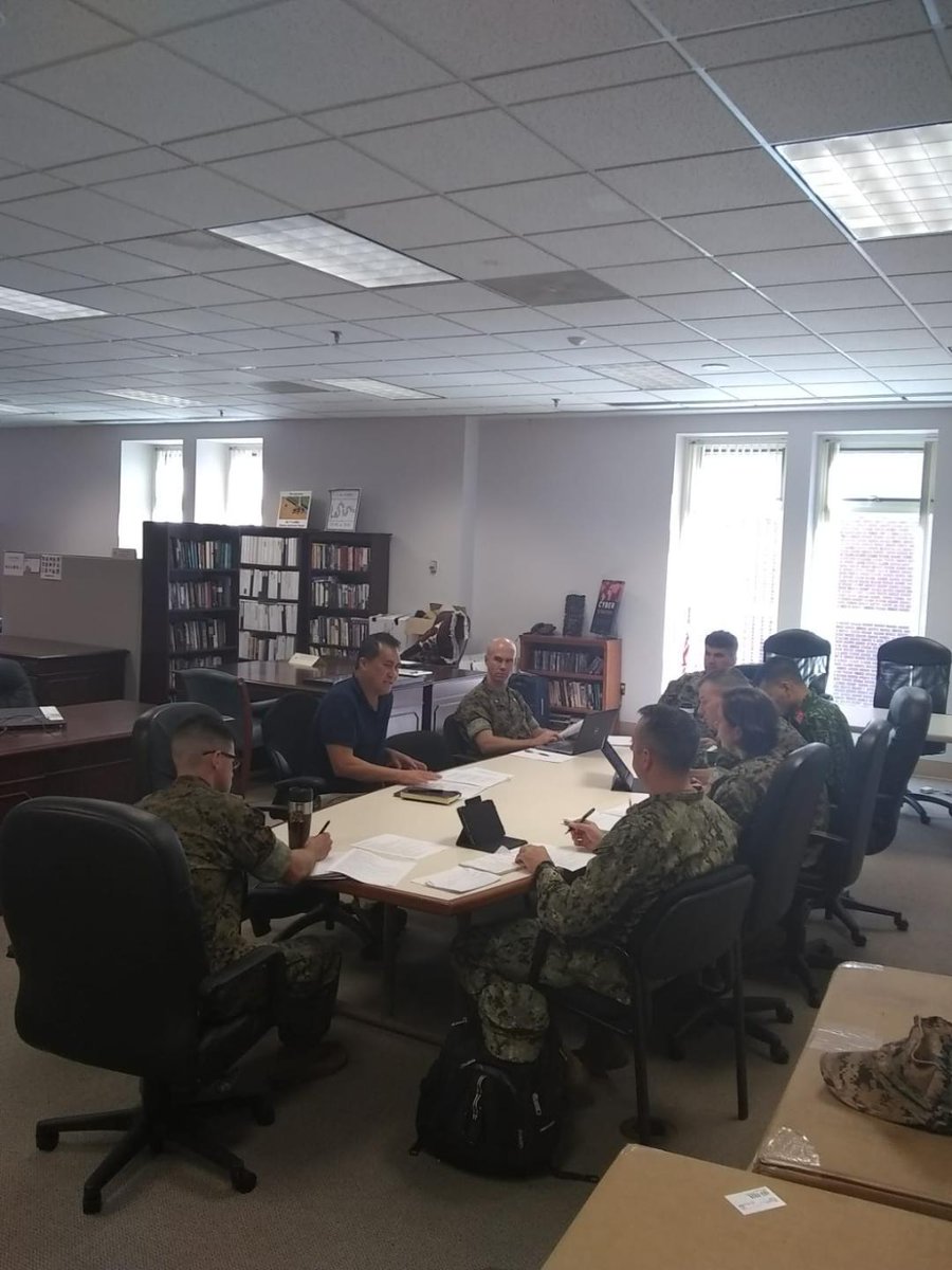 Christopher Yung, Donald L. Bren Chair of Non-Western Strategic Thought at Marine Corps University, Leading USMC Command and Staff College Masters Degree students in a seminar discussion on research methods. @LeadingMarines  @MCB_Quantico