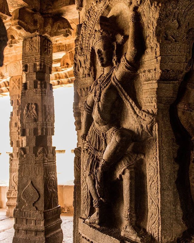 raghulsam's tweet image. Bhringeswara was the name of the guru who taught Ramba, Urvasi, Menaka and Tilottama to dance. He had three legs, one of which takes rest while he is busy teaching dance with other two legs. #danceteacher #indiaarchitecture #lepakshi :
:
📸 Canon Eos … ift.tt/2Sxzezz