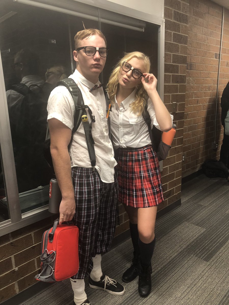 windsorstuco's tweet photo. Happy Halloween!! https://t.co/Mz5Cz3yjmX
