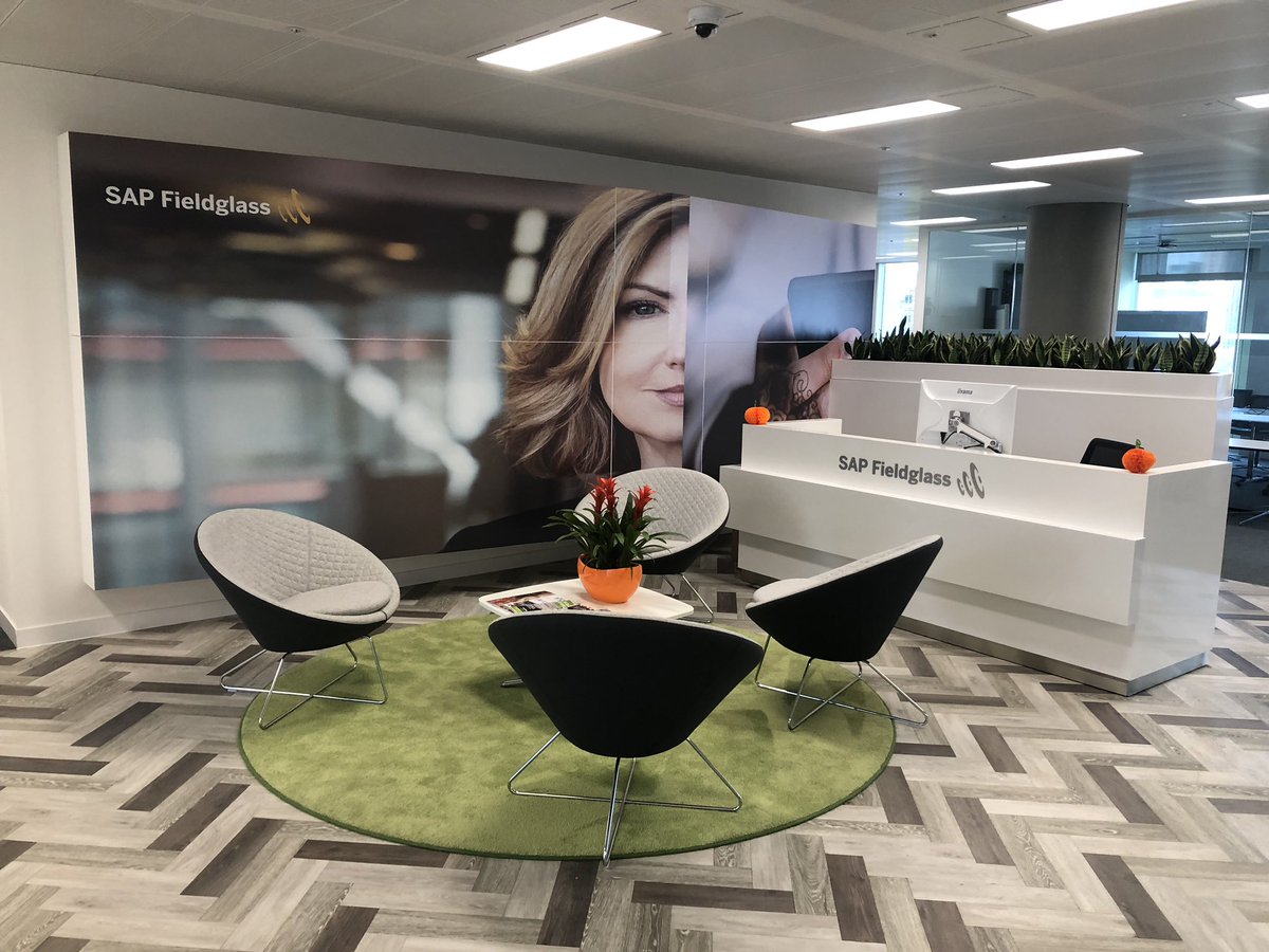 LeeWelch19's tweet photo. Lovely day in our @SAPUKIreland @SAPFieldglass #London office. So many #talented people here helping customers optimise their use of external, contractor & external workers. Missed seeing you @beeusaert. #Services #procurement #VMS #totalworkforcemanagement https://t.co/49Tg0ExQB5