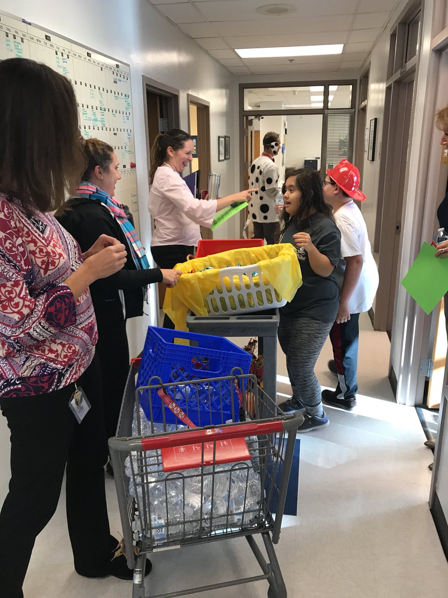 RljamesRon's tweet photo. Trick or Treat, a snack and a bottle of water courtesy of our our KMS Wellness Committee. The Kilmer Employee Wellness Resource Site is up and running on the KRC #drinkup https://t.co/LxKXmJMjlP