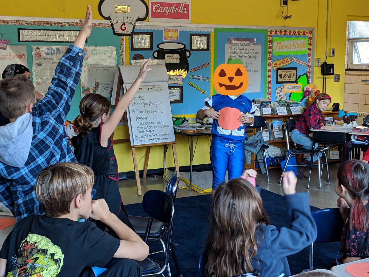 4th grade ss guessing what emotion their classmates pumpkins are showing 🎃 @NutSwampTigers #MTPSpride #TigerTown