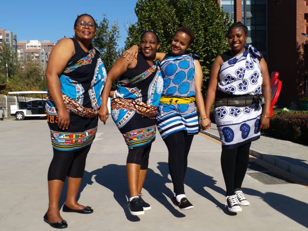 Tanzaniabeijing's tweet photo. Watanzania hakika walipendeza na mavazi ya Kanga. #CulturalFestival #CUEB #Tanzania #Beijing #China @TZEmbassy @ChinaDaily @umwalimu https://t.co/rPboJkH2ob