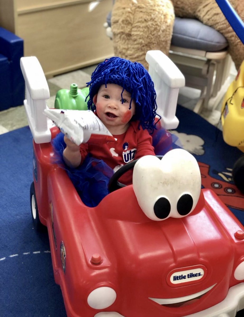 UtzSnacks's tweet photo. Happy Halloween! We are loving all of the Utz inspired costumes. Tag or DM us in your best Utz costume - one lucky winner has a chance to win $500 and 4 months of snacks!! 👻 https://t.co/ZgBhI6lbYy