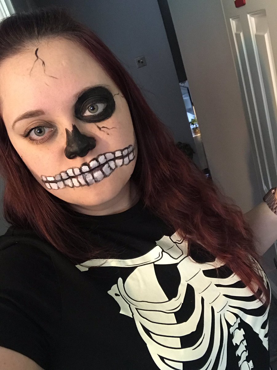 b95_barnes's tweet photo. Skeleton vibes for work today!!! 💀 #Halloween2018 https://t.co/oGqAdEhQQH