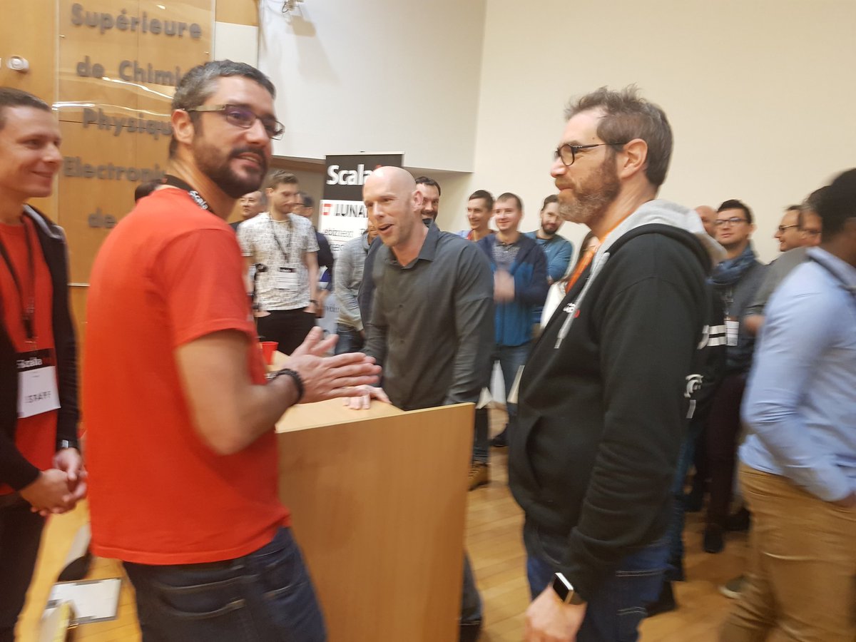 JoceDeGio's tweet image. Mayday mayday !! 🤔😱😱
-&amp;gt; When there&apos;s too many attendees and not enough @hmemcpy FP books...
That&apos;s the #ScalaIO2018 success @ValentinKasas @fsznajderman
@jdegoes 😁