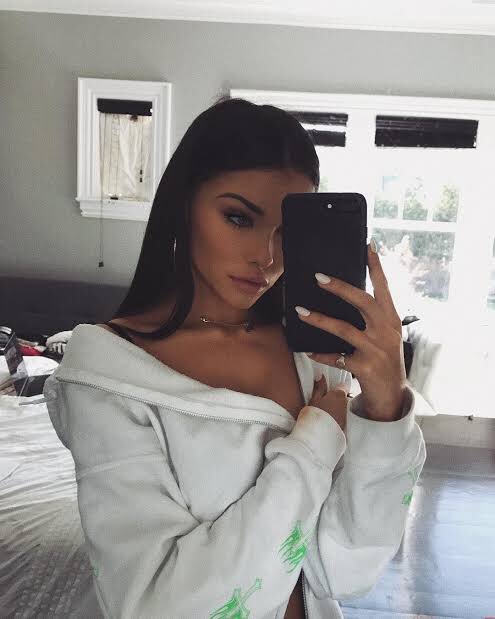 igthreadsbybri's tweet photo. mirror selfie ☀️ https://t.co/FhnCJhXedT