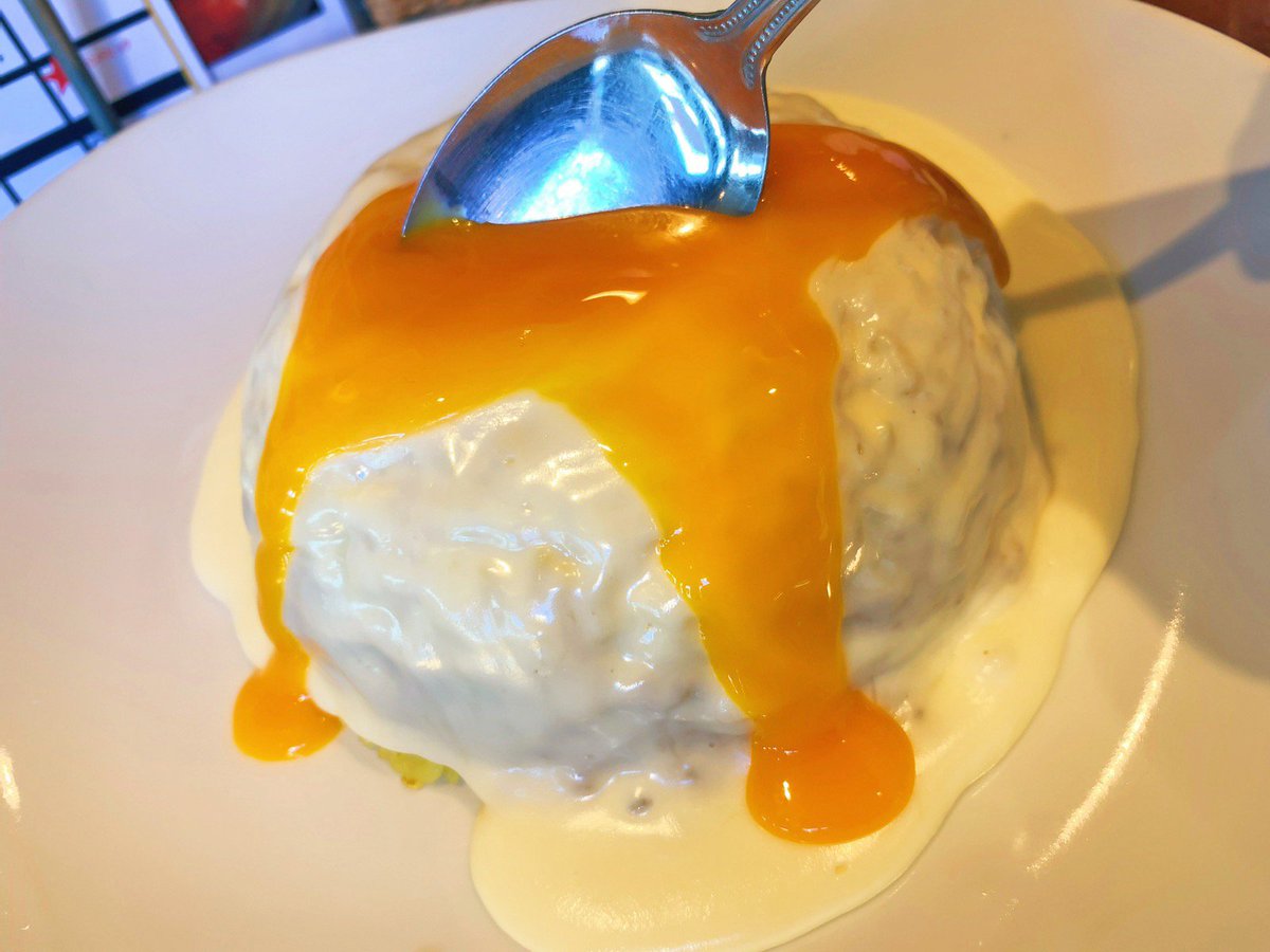 muni_gurume's tweet photo. 【HANDPICKED】
@愛知：名古屋駅から徒歩5分

ランチ時にチーズに覆われた「チーズキーマカレー」を食べられるお店。
オリジナルスパイスを使用したキーマカレーが中に隠れており、スパイシーな味わいがたまらない！
チーズ＆卵黄と一緒に食べるとまろやかさが増します✨
20食限定になります！ https://t.co/olxUTy3SSq