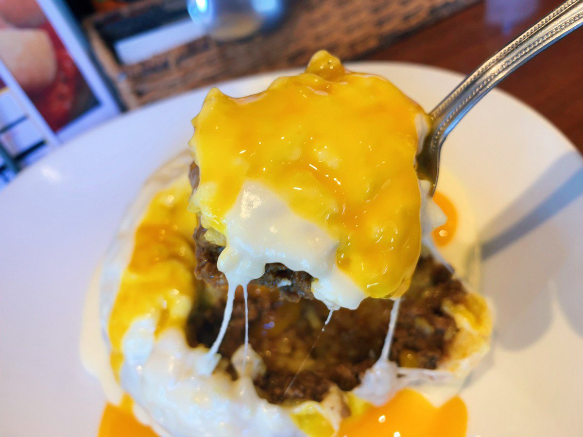 muni_gurume's tweet photo. 【HANDPICKED】
@愛知：名古屋駅から徒歩5分

ランチ時にチーズに覆われた「チーズキーマカレー」を食べられるお店。
オリジナルスパイスを使用したキーマカレーが中に隠れており、スパイシーな味わいがたまらない！
チーズ＆卵黄と一緒に食べるとまろやかさが増します✨
20食限定になります！ https://t.co/olxUTy3SSq