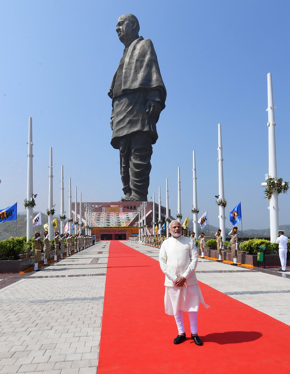 On the banks of the Narmada stands the majestic statue of a great man, who devoted his entire life towards nation building. 

It was an absolute honour to dedicate the #StatueOfUnity to the nation. 

We are grateful to Sardar Patel for all that he did for India.