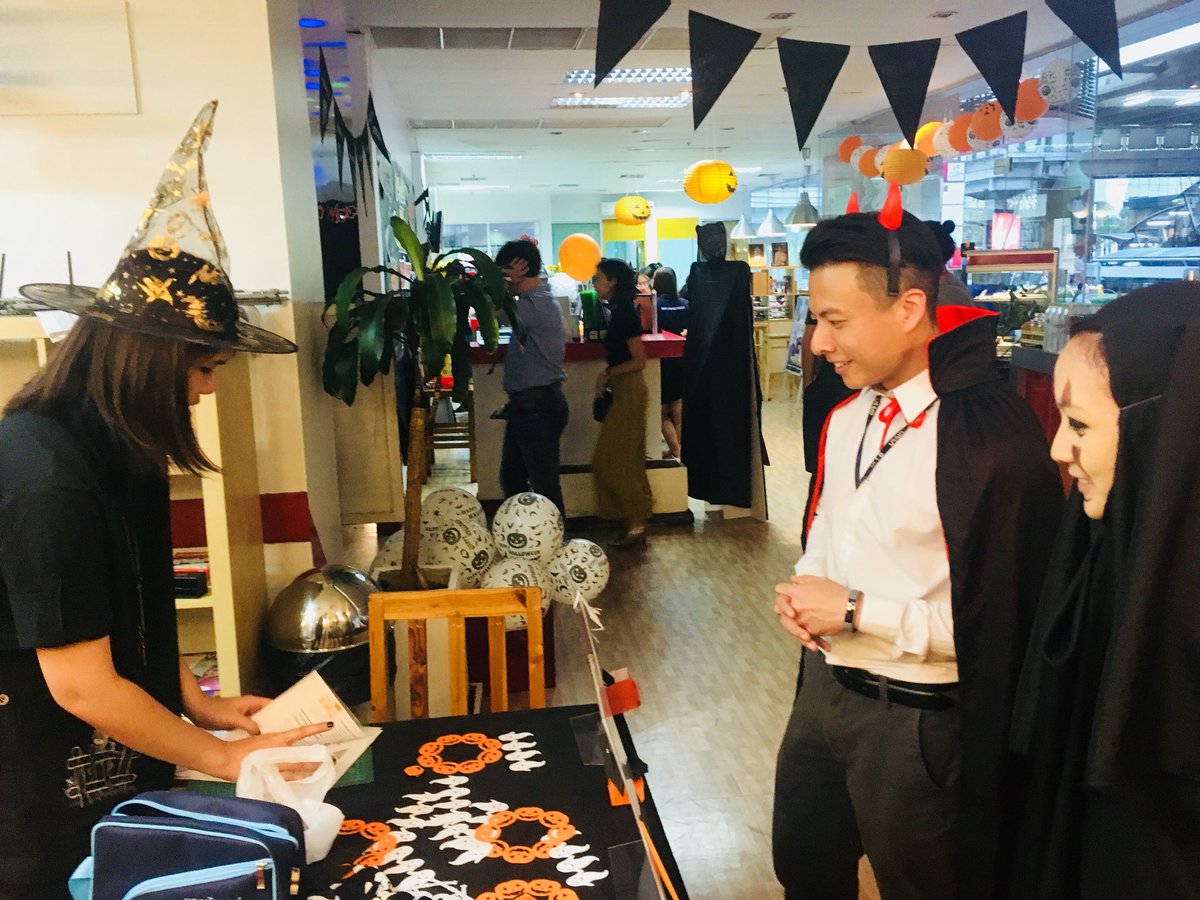 dacobkk's tweet photo. ランゲージエクスプレスさんのハロウィンパーティで、ダコブース出展中！！

#languageexpress #LXhalloween No-20 https://t.co/s419TDuJAS