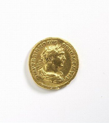Met onze collectie van #munten geven we graag aan de oproep van @museummedia gehoor. Deze prachtige gouden aureus werd gevonden in Woerden. Op de munt is goed te lezen van welke keizer we een portret zien, dus dat verklappen we nog niet. #collectievissen #RijksmuseumvanOudheden