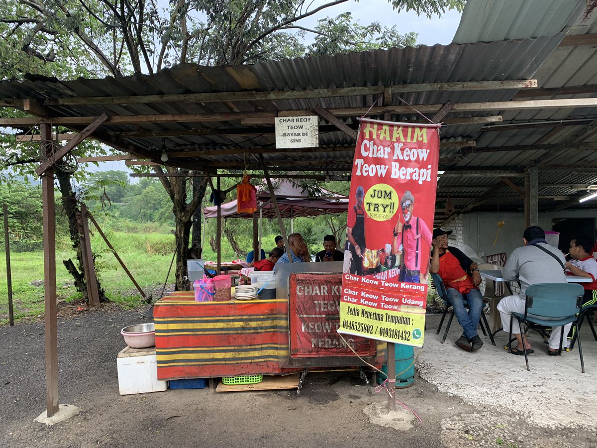 wFadieylah's tweet photo. Siapa area Rawang boleh la try. Kedai makan Mak sedara saya. Petang ada burger, char kuey tiaw, semua masakan panas. Pagi ada nasi kerabu, nasi dagang, masakan Kelate. Confirm sedap 👍🏻👍🏻 https://t.co/p5QiqFOCQl